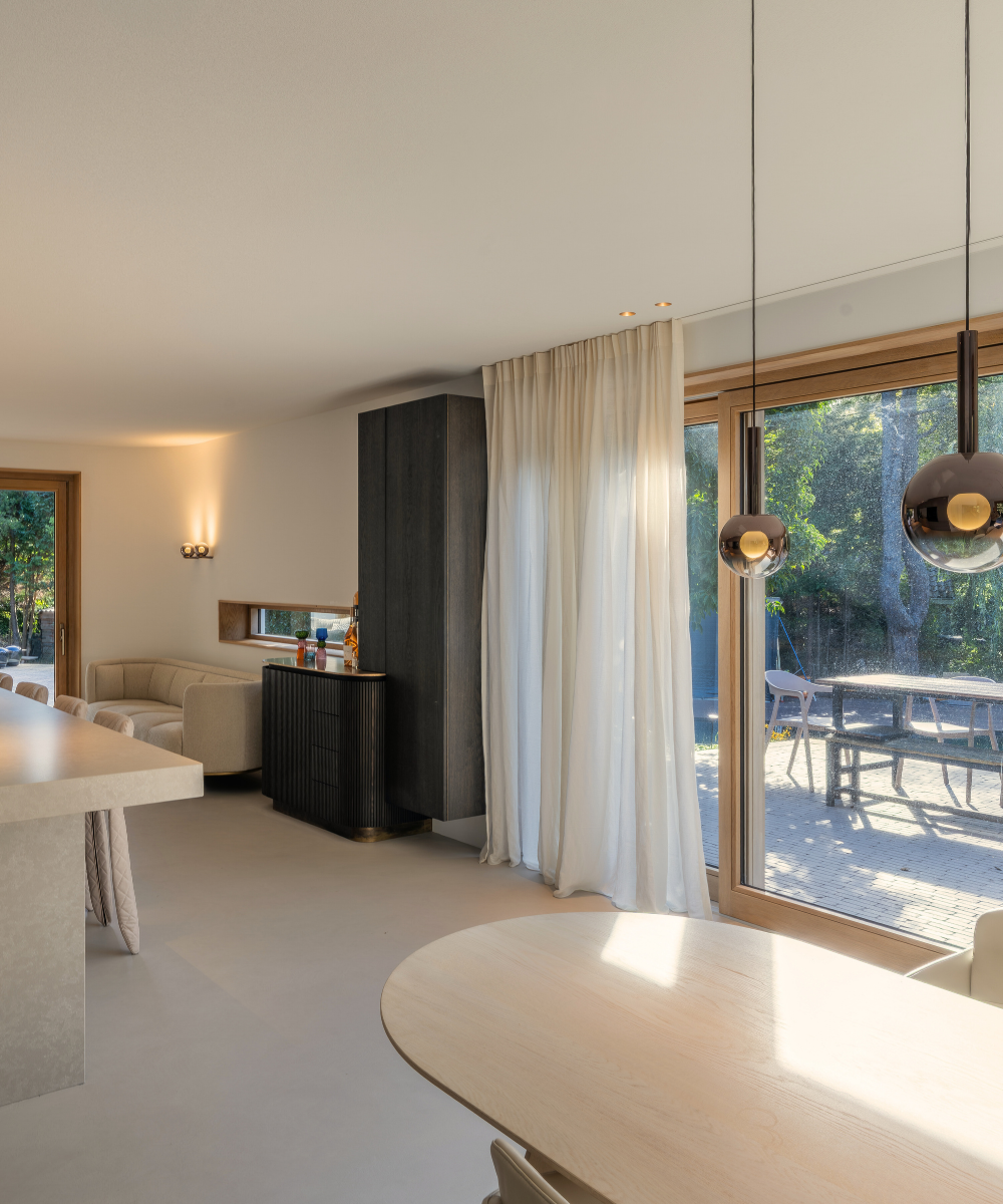 Eetkamer met nieuwe eiken puien