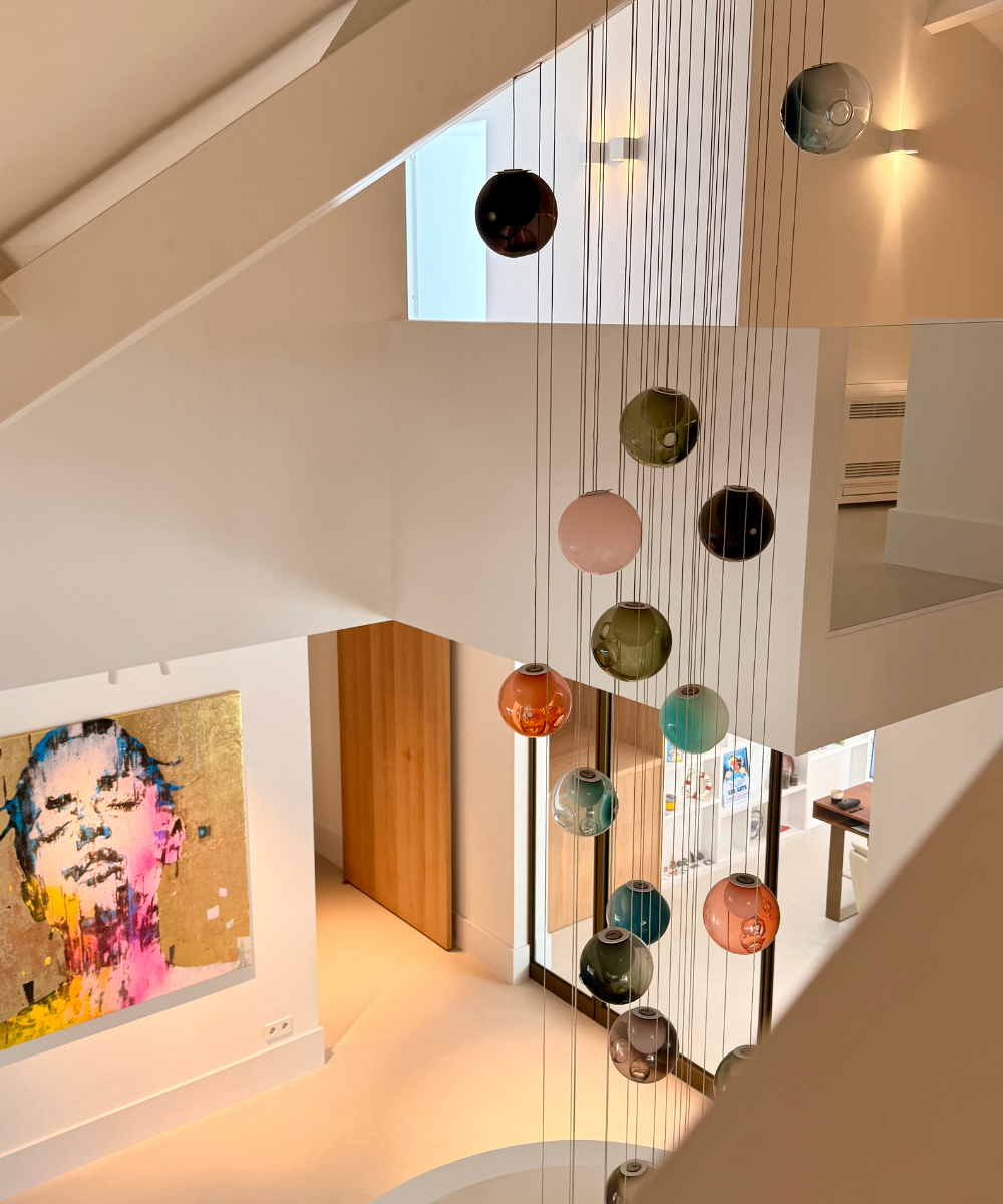 Interieurdetail met kunst en maatwerk elementen, onderdeel van het totaalconcept
