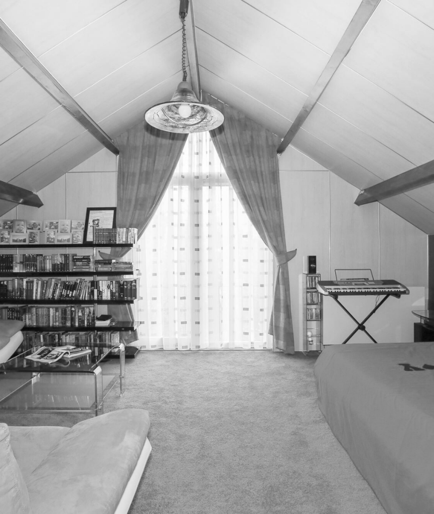 Zolderkamer vóór verbouwing