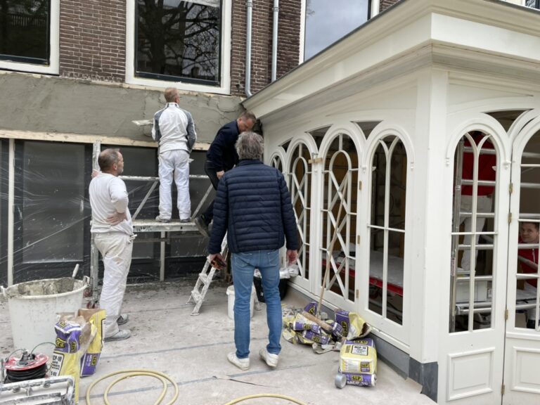 Serre met boogramen in Amsterdam tijdens de uitvoering